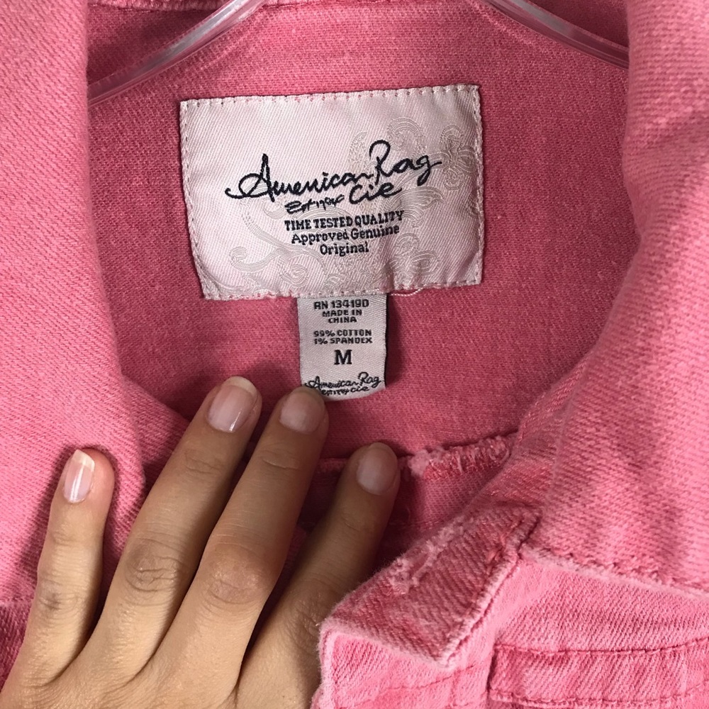 American Rag Button Down Vest. - Picture 2 of 3